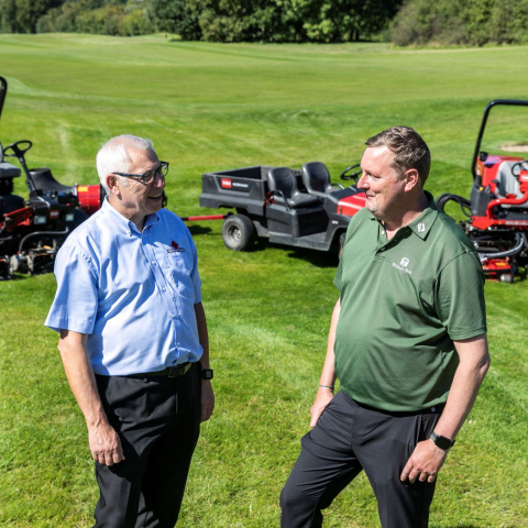 Steve Halley from Cheshire Turf Machinery (left) and course manager Ian Brawn with the club’s family of Toro Groundsmaster 3500 machines.