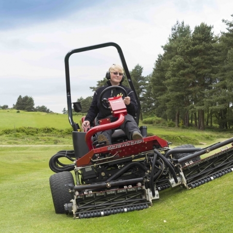 The Reelmaster 3100-D Sidewinder in action at Beau Desert Golf Club. Part of its new fleet providing high-quality turf maintenance despite the challenging microclimate conditions at the club.