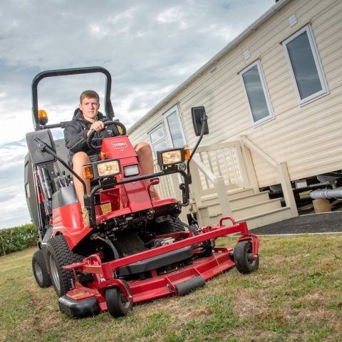 The ProLine H800 provides a fine finish around caravans, playgrounds and trees.