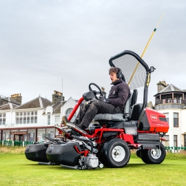 St Andrews Links has brought in eight of Toro's eTriFlex series greensmowers.