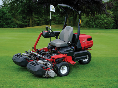 The Toro Greensmaster eTriFlex 3370